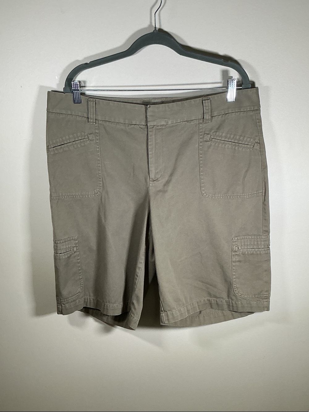 Dockers Women’s Khaki Cargo Bermuda Shorts Size 16 Casual Cotton Utility
